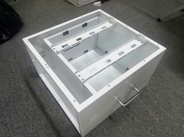 gia công vỏ hộp kim loại